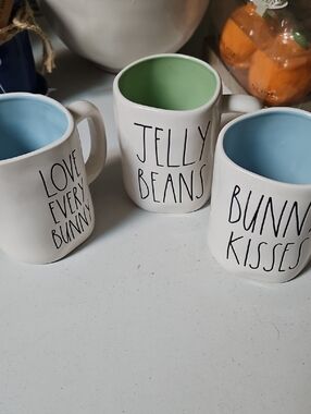 Rae Dunn, Easter Mugs Set.